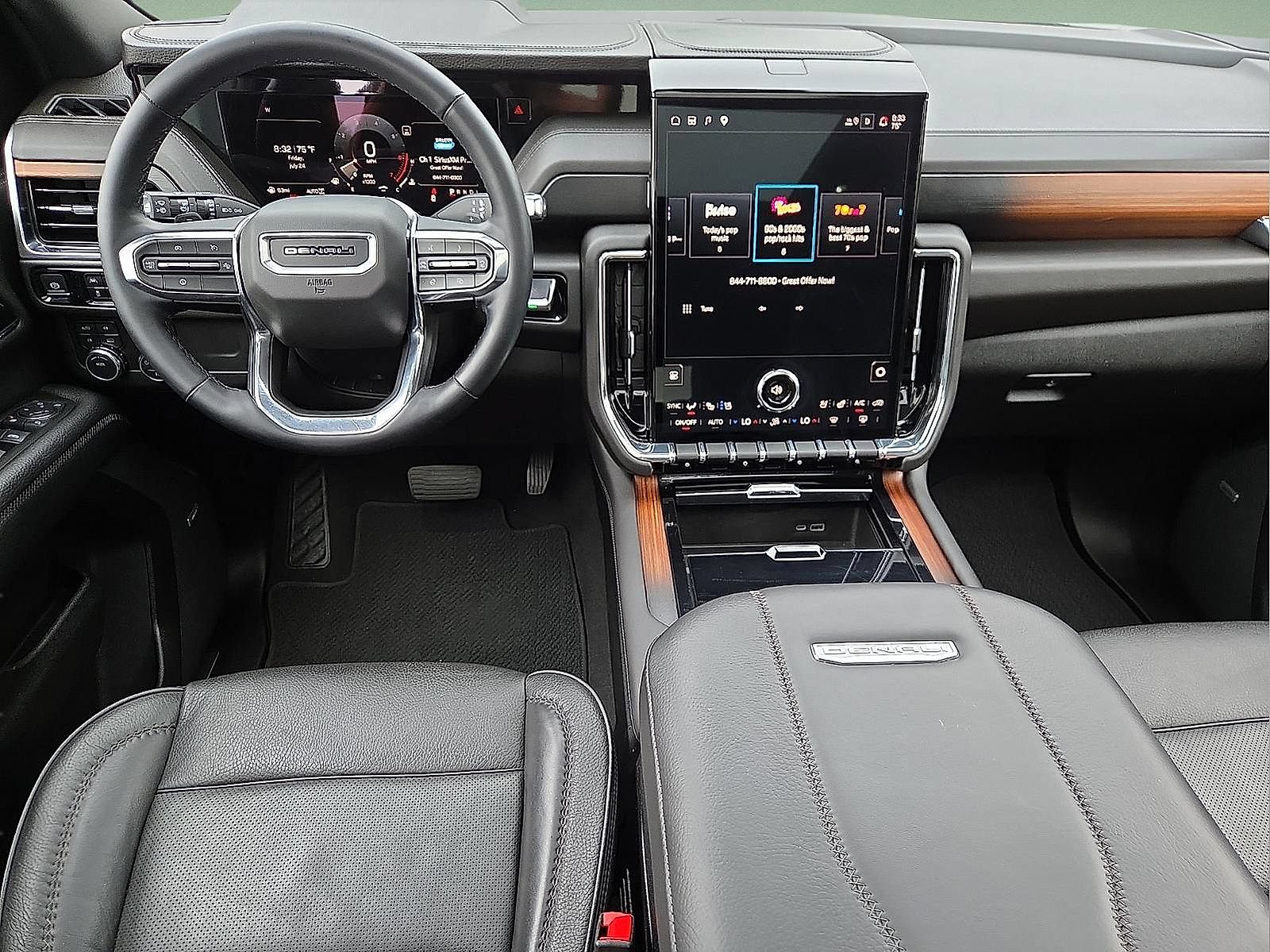 Used 2025 GMC Yukon Denali w/ Sun & Power Step Package AWD/4WD image 12