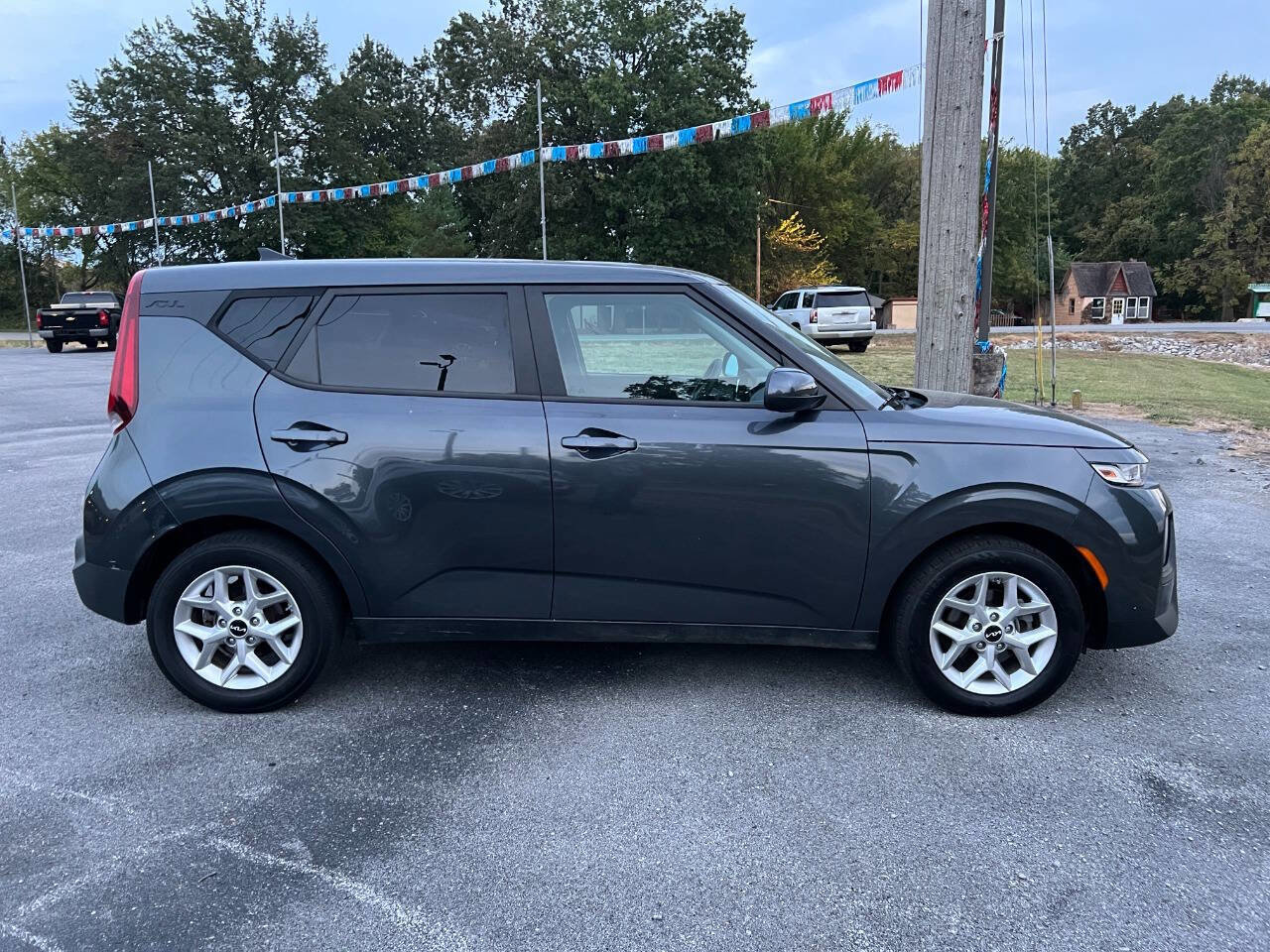 Used 2022 Kia Soul LX w/ Technology Package image 2