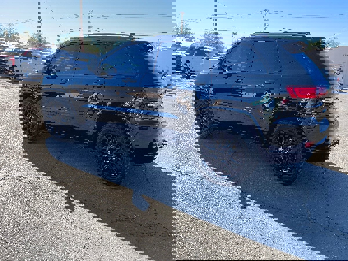 Used 2018 Jeep Grand Cherokee Altitude image 8