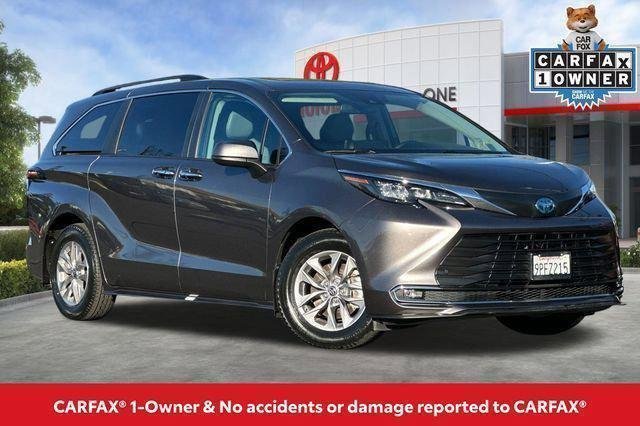 Used 2024 Toyota Sienna XLE w/ XLE Plus Package FWD image 2