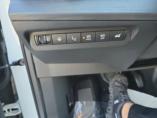 New 2025 Nissan Ariya Platinum image 31