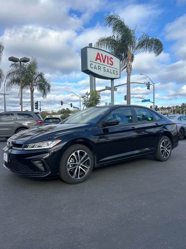 Used 2025 Volkswagen Jetta Sport image 1