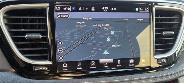 Used 2024 Chrysler Pacifica Select image 12