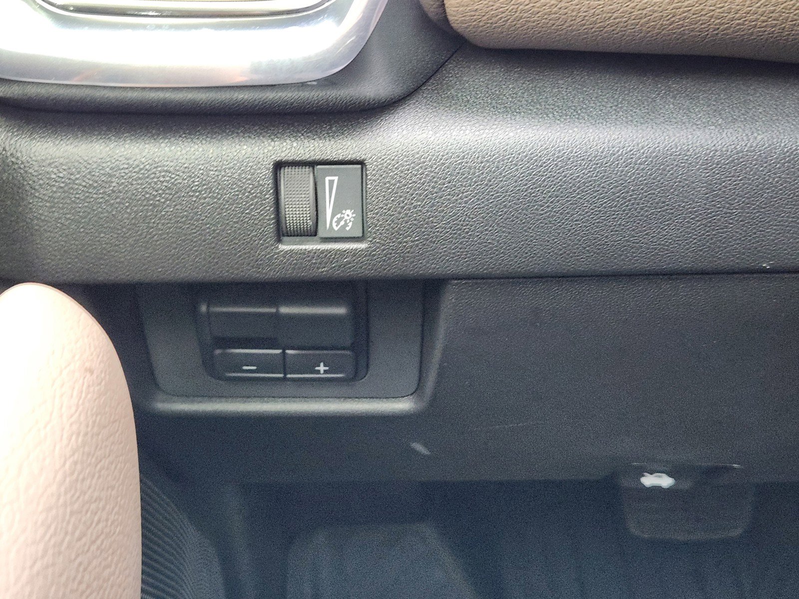 Certified 2025 GMC Canyon Denali image 18