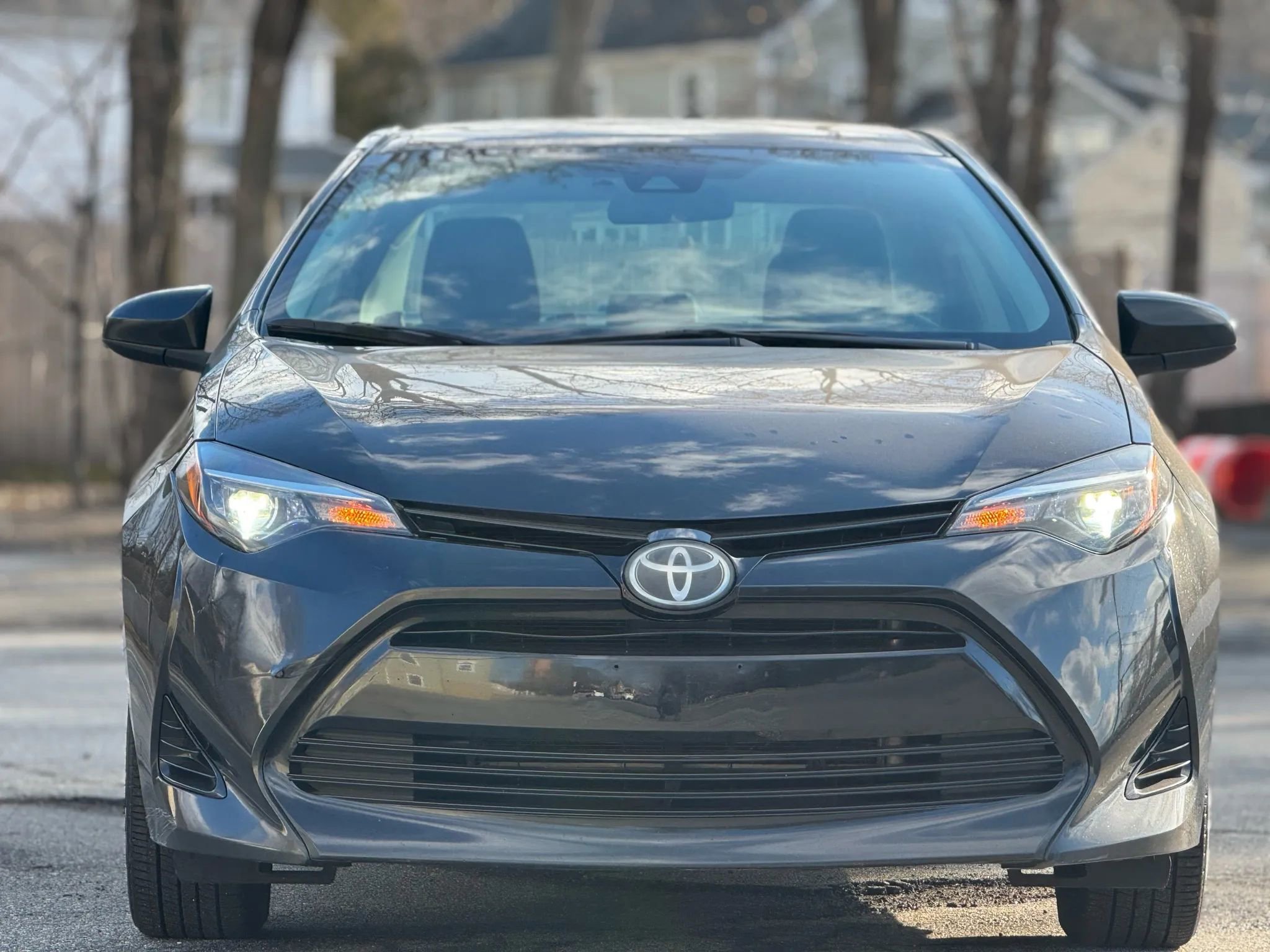 Used 2018 Toyota Corolla LE image 2