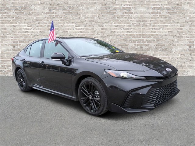 Used 2025 Toyota Camry SE image 1
