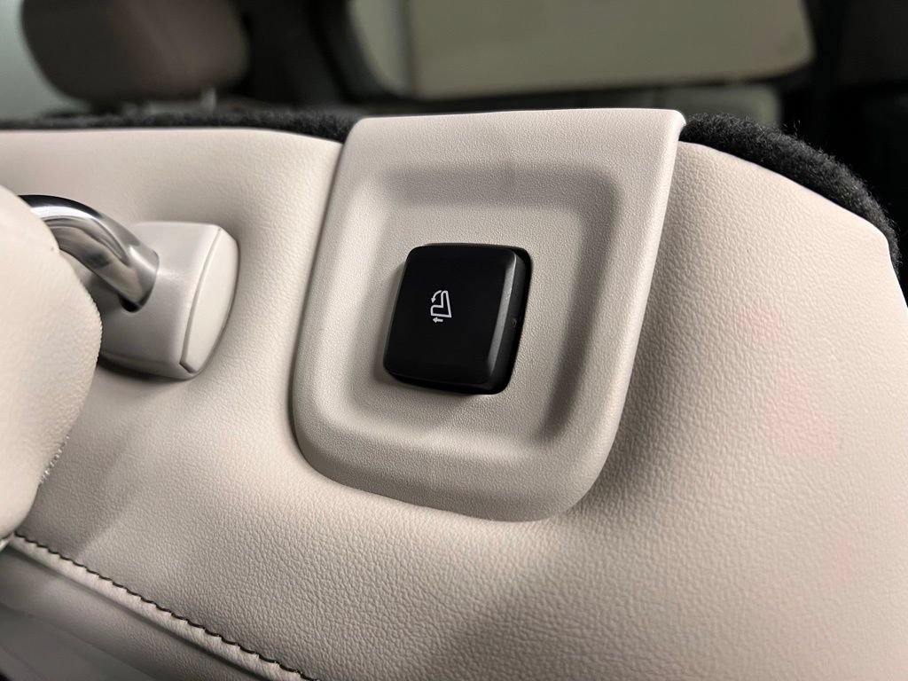 Used 2026 Lincoln Aviator Reserve AWD/4WD image 33