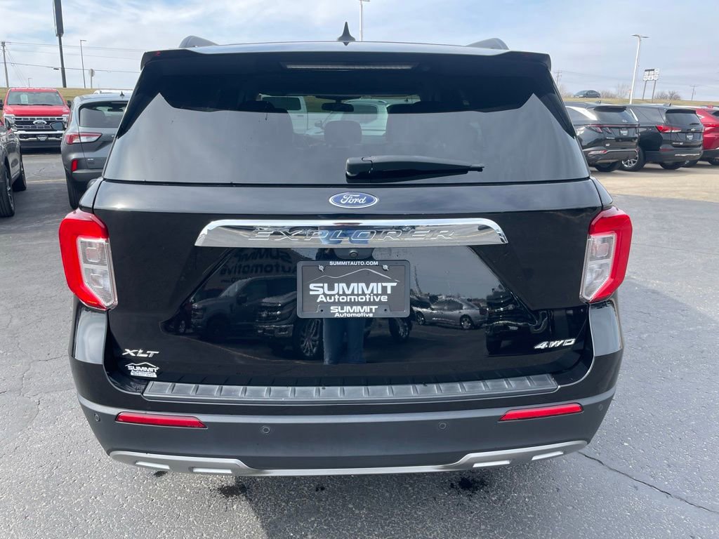 Used 2023 Ford Explorer XLT w/ Equipment Group 202A AWD/4WD image 32