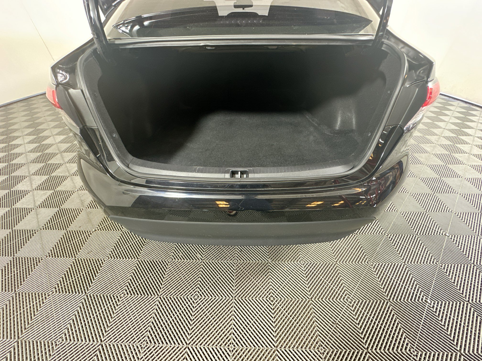 Used 2023 Toyota Corolla LE FWD image 30