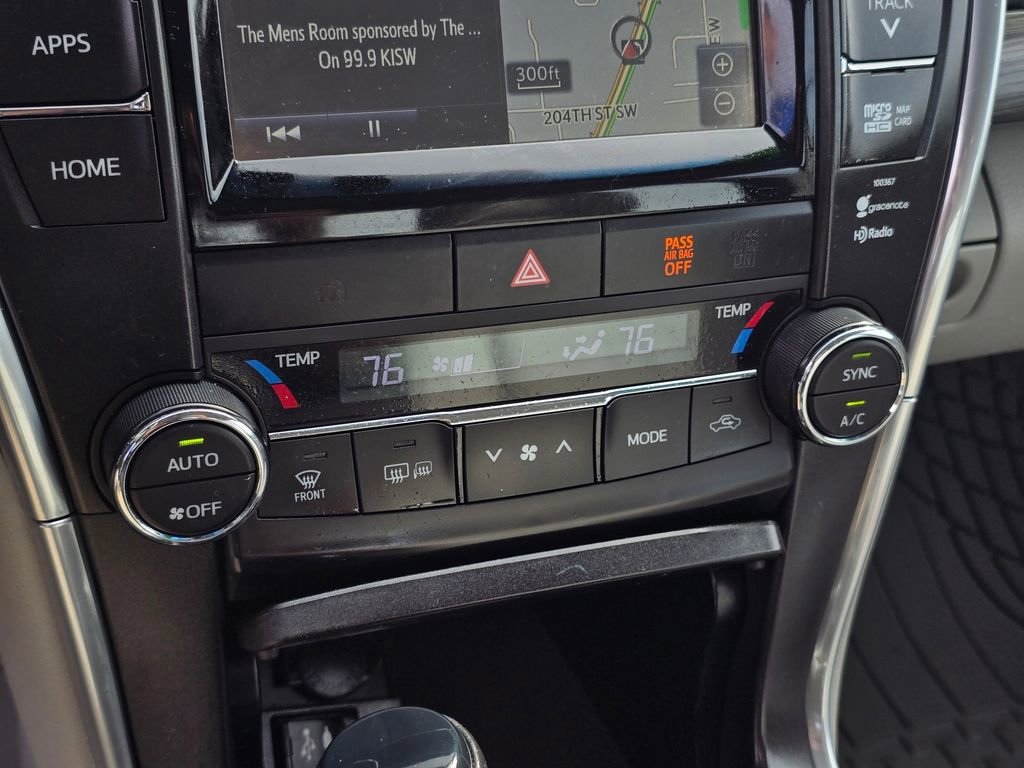 Used 2015 Toyota Camry XLE FWD image 29