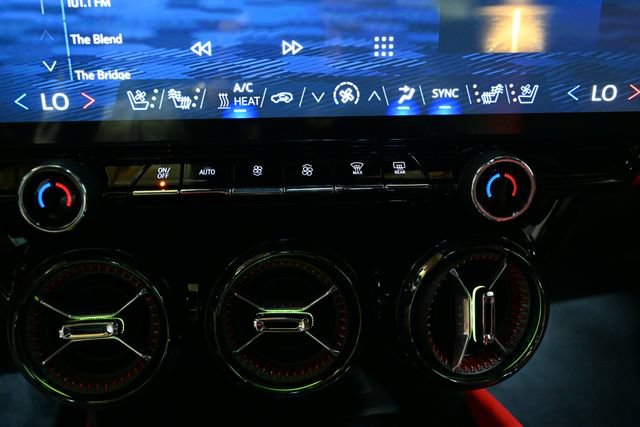 Used 2024 Chevrolet Blazer EV RS AWD/4WD image 31