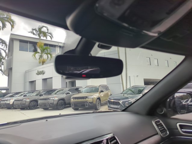 Used 2020 Jeep Grand Cherokee Limited AWD/4WD image 14