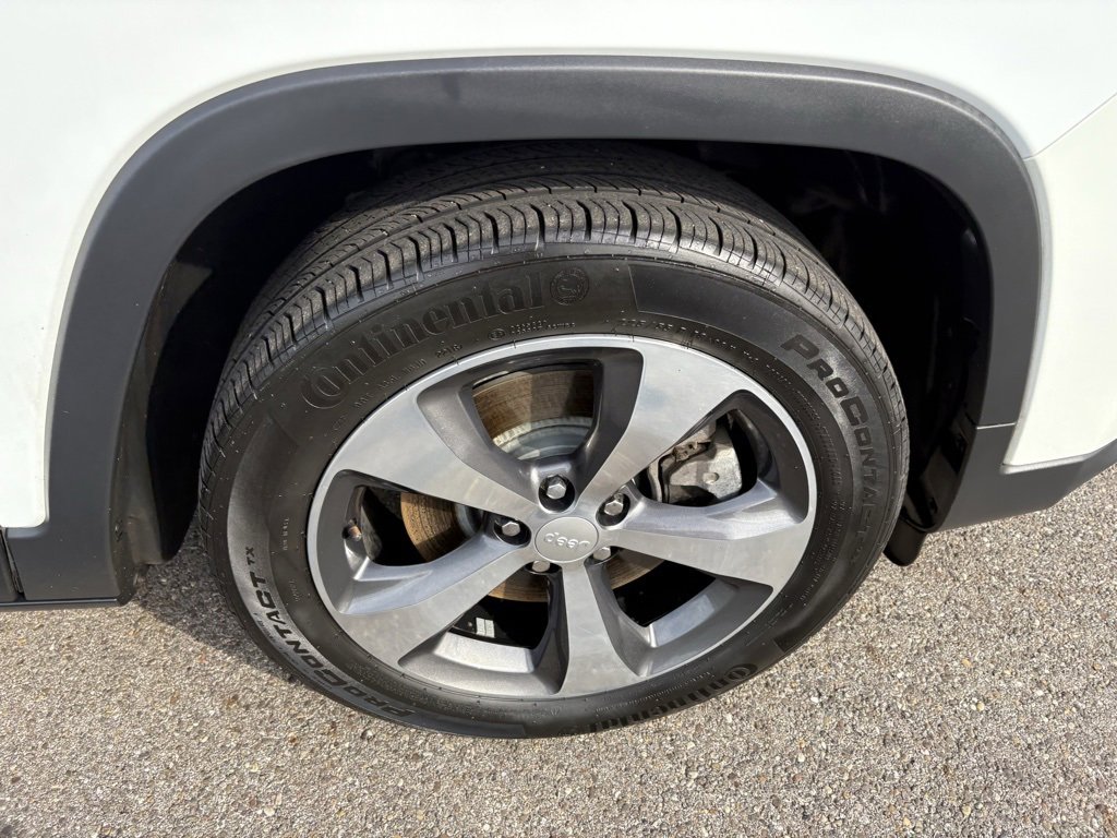 Used 2019 Jeep Cherokee Limited image 16