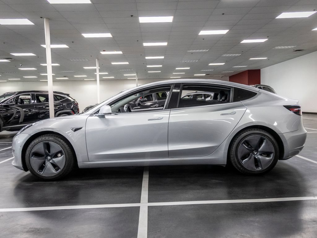 Used 2018 Tesla Model 3 Mid Range RWD image 3