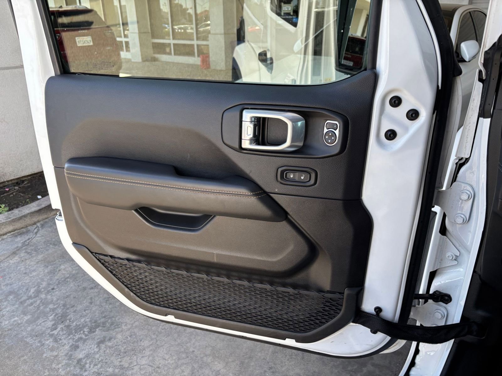 Used 2025 Jeep Wrangler Unlimited Sahara AWD/4WD image 18