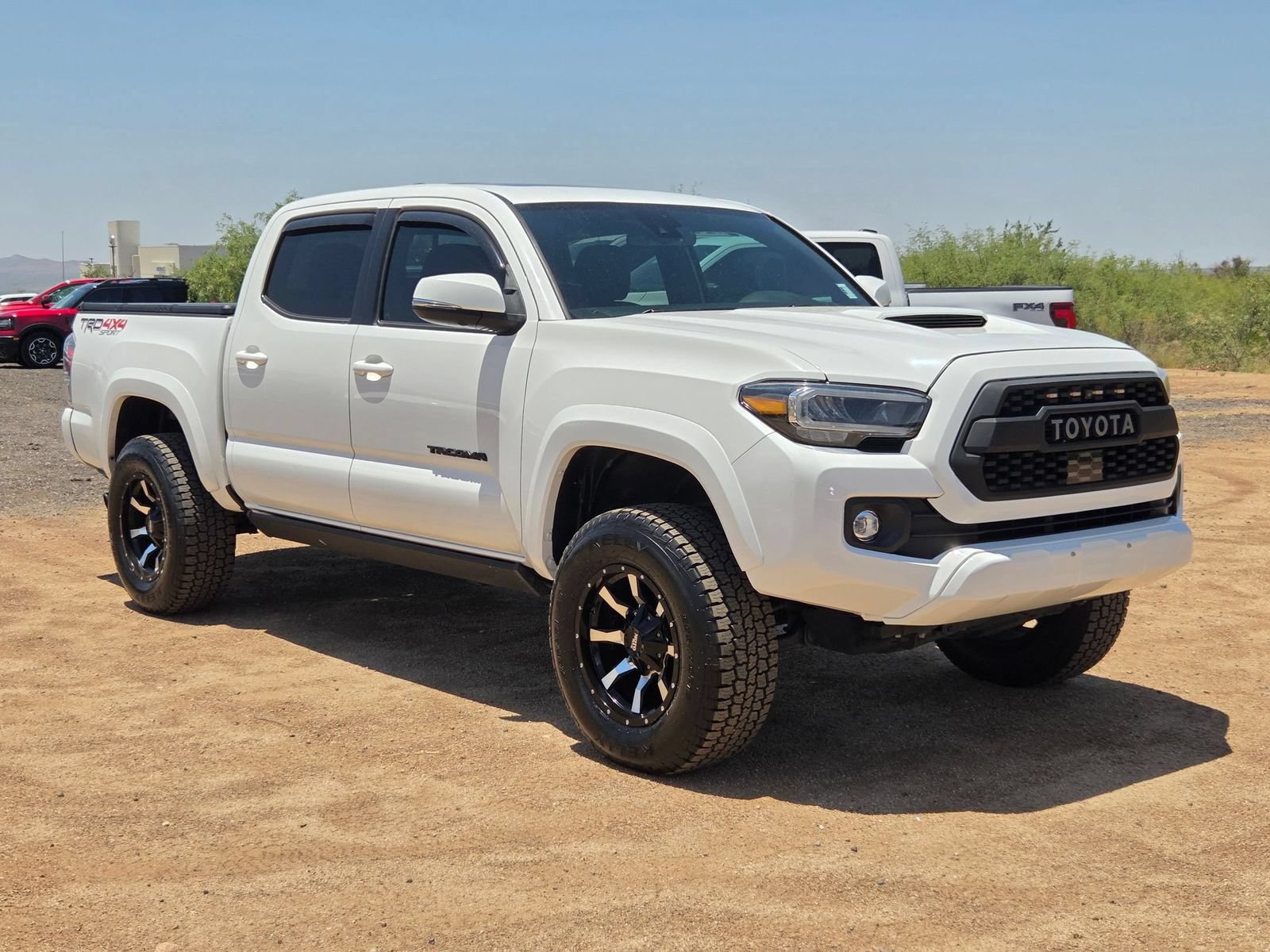 Used 2020 Toyota Tacoma TRD Sport w/ TRD Premium Sport Package AWD/4WD image 4