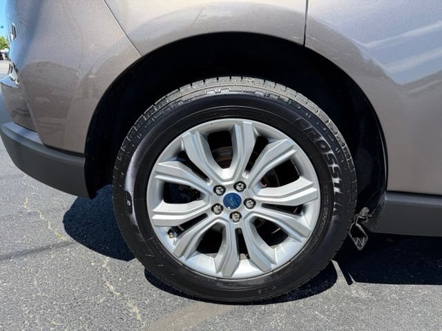 Used 2019 Ford Edge Titanium FWD image 20
