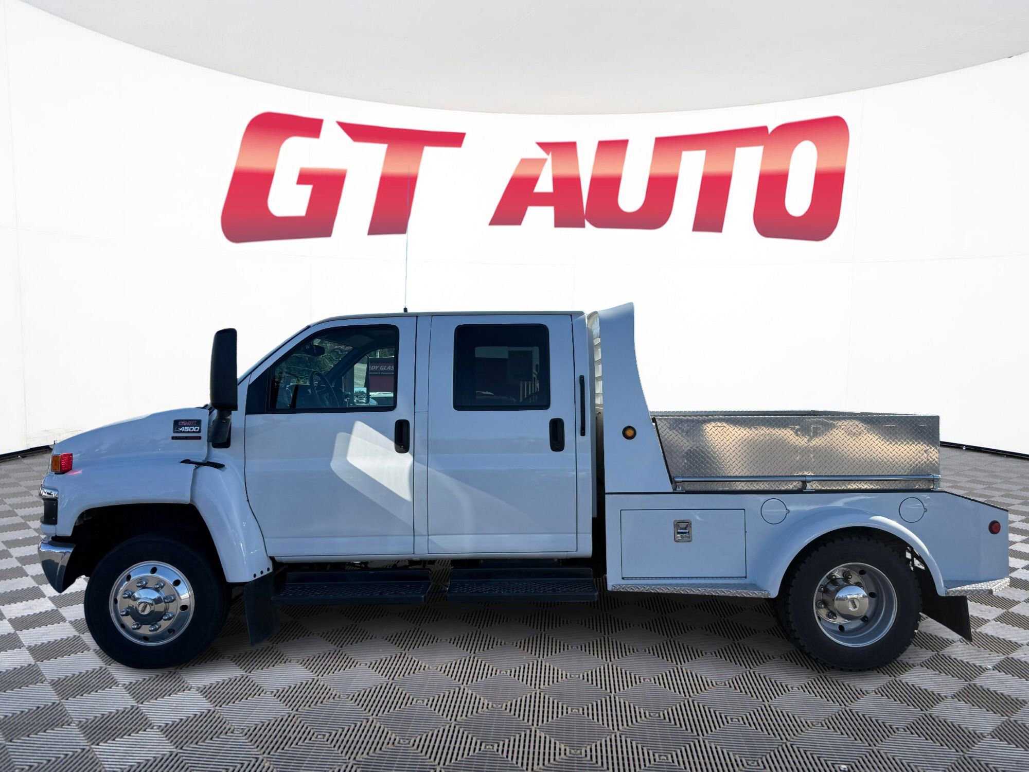 Used 2005 GMC TopKick C4500 2WD Crew Cab image 4