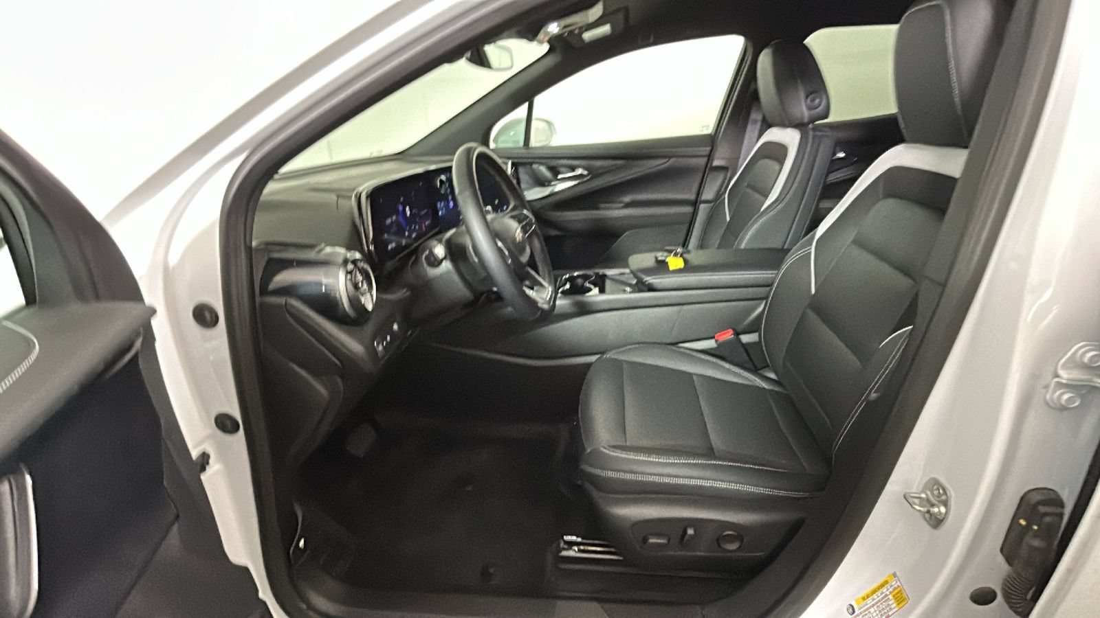 Used 2024 Chevrolet Blazer EV LT AWD/4WD image 14