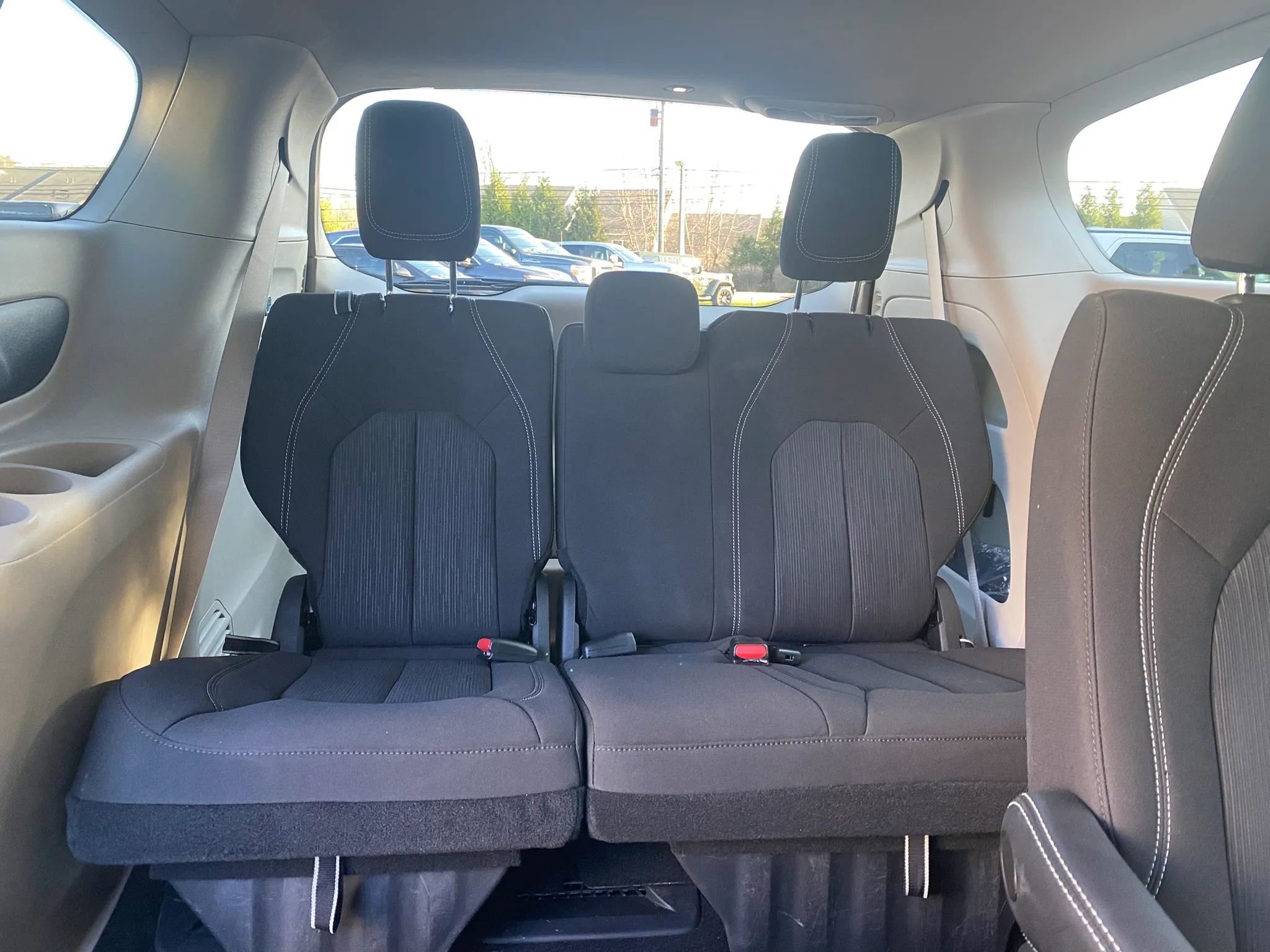 Used 2023 Chrysler Voyager LX image 4