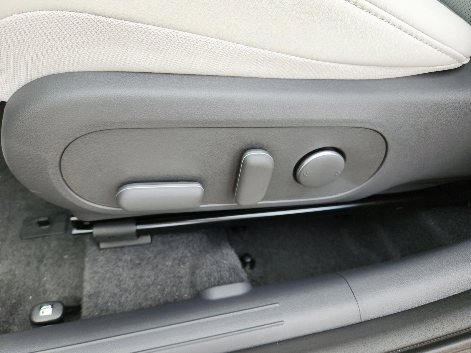 New 2026 Hyundai Kona SEL Premium image 17