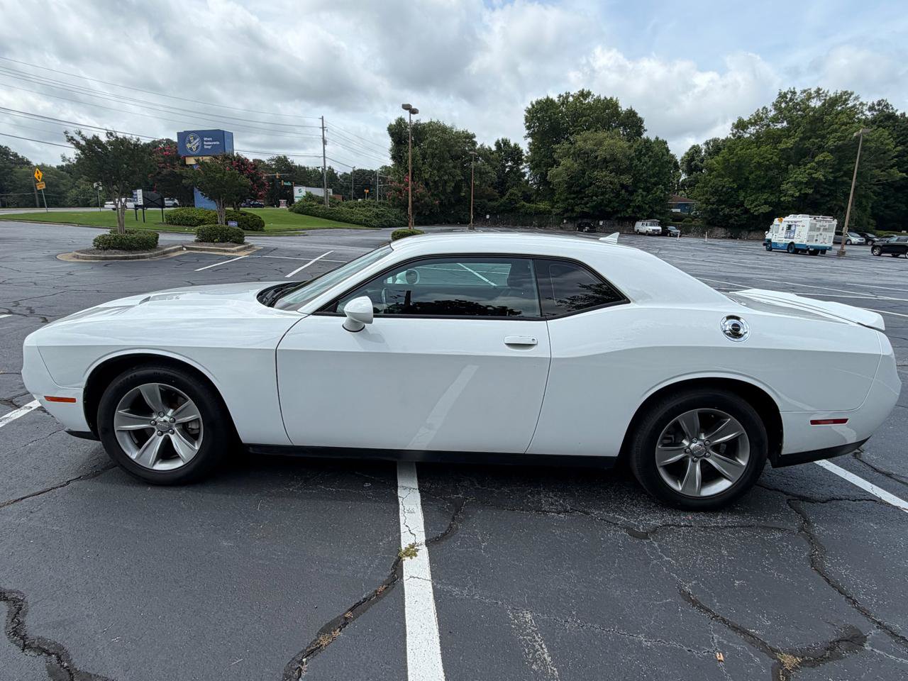 Used 2021 Dodge Challenger SXT RWD image 8