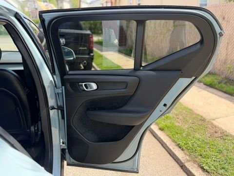 Used 2019 Volvo XC40 T5 Momentum AWD/4WD image 26