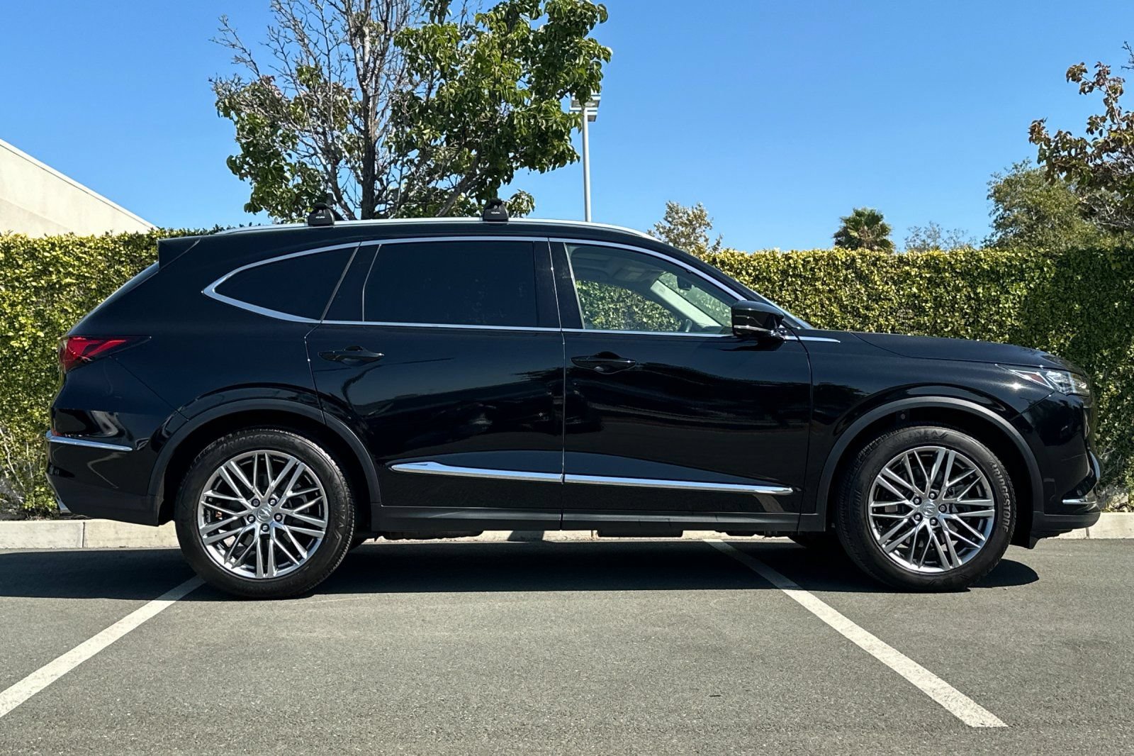 Used 2023 Acura MDX w/ Advance Package AWD/4WD image 3