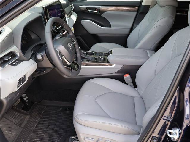 New 2026 Toyota Highlander Platinum AWD/4WD image 4