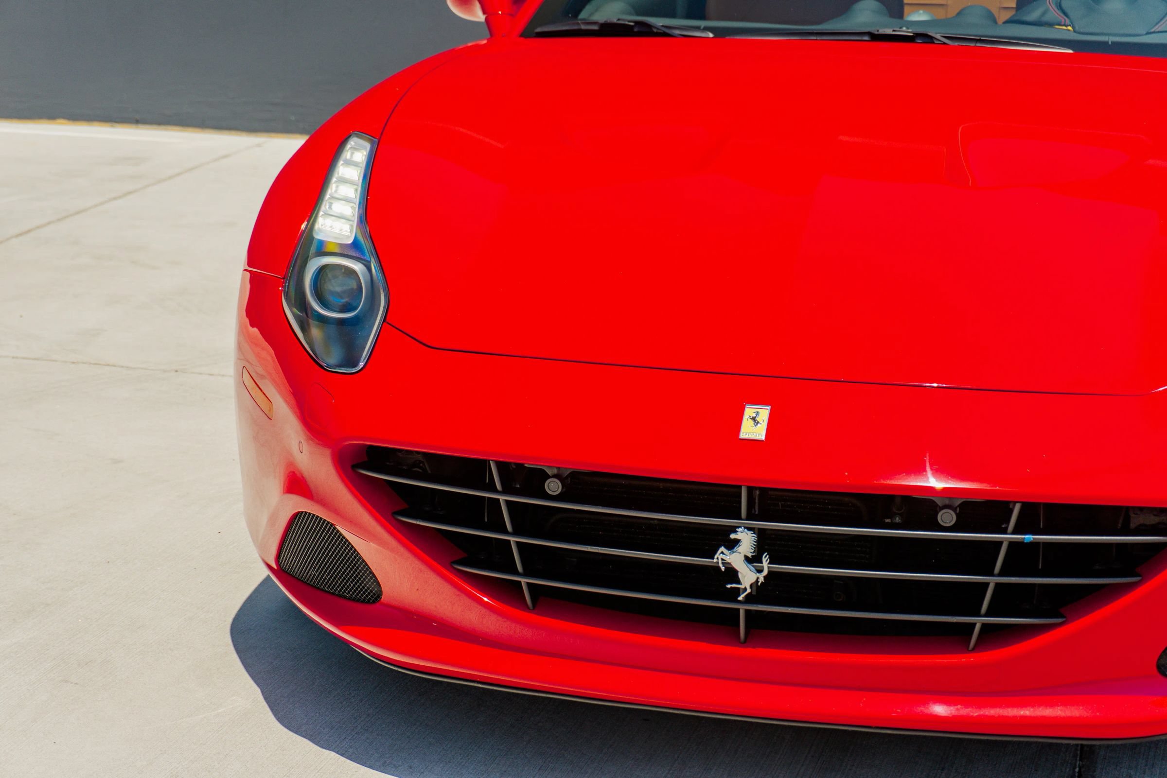 Used 2016 Ferrari California T RWD image 22