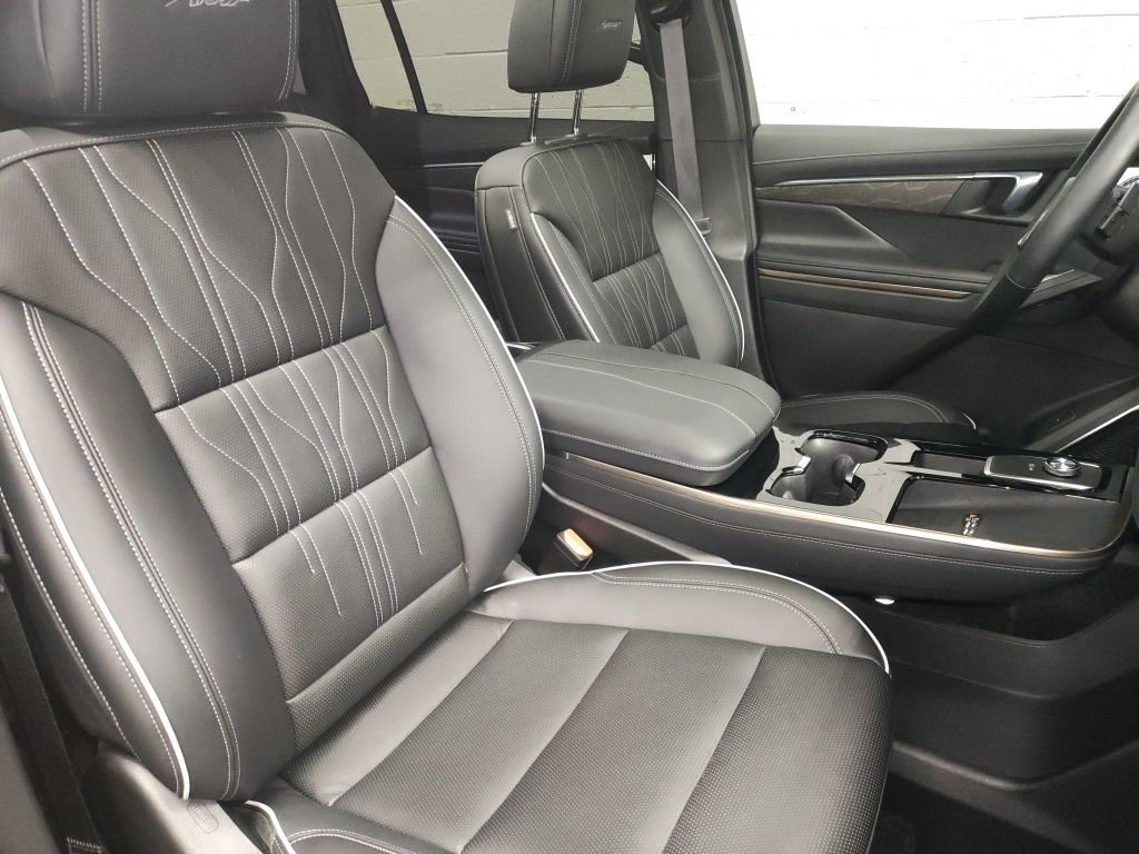 Certified 2025 Buick Enclave Avenir w/ Trailering Package, 5000 lbs. image 9