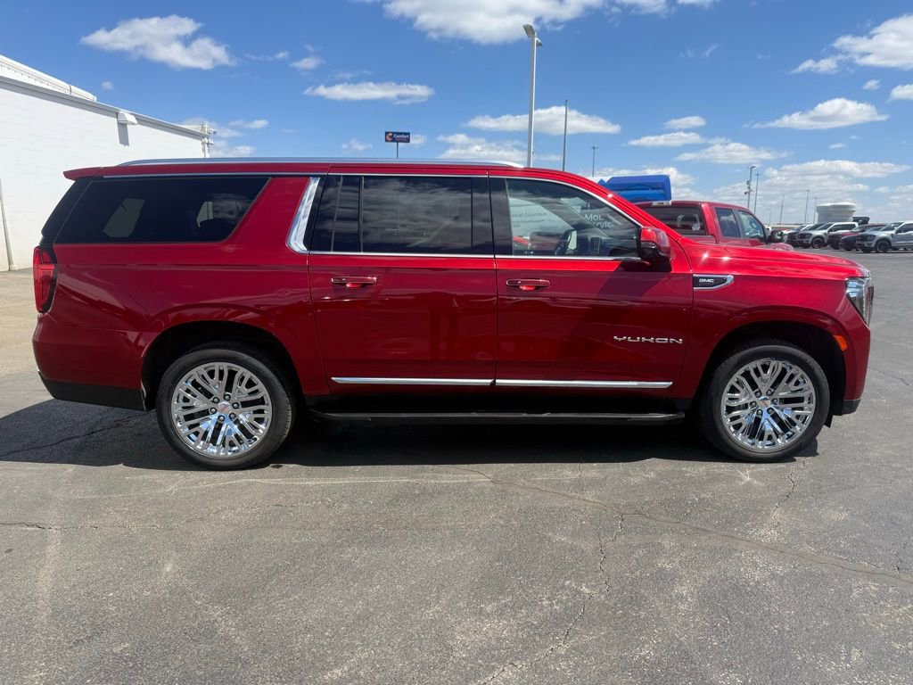 Used 2021 GMC Yukon XL SLT w/ SLT Premium Package AWD/4WD image 3