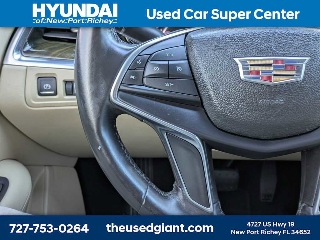 Used 2017 Cadillac XT5 FWD image 32