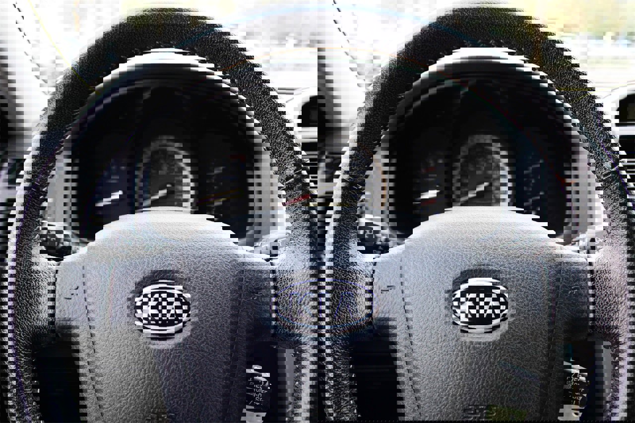 Used 2009 Kia Spectra5 SX image 22