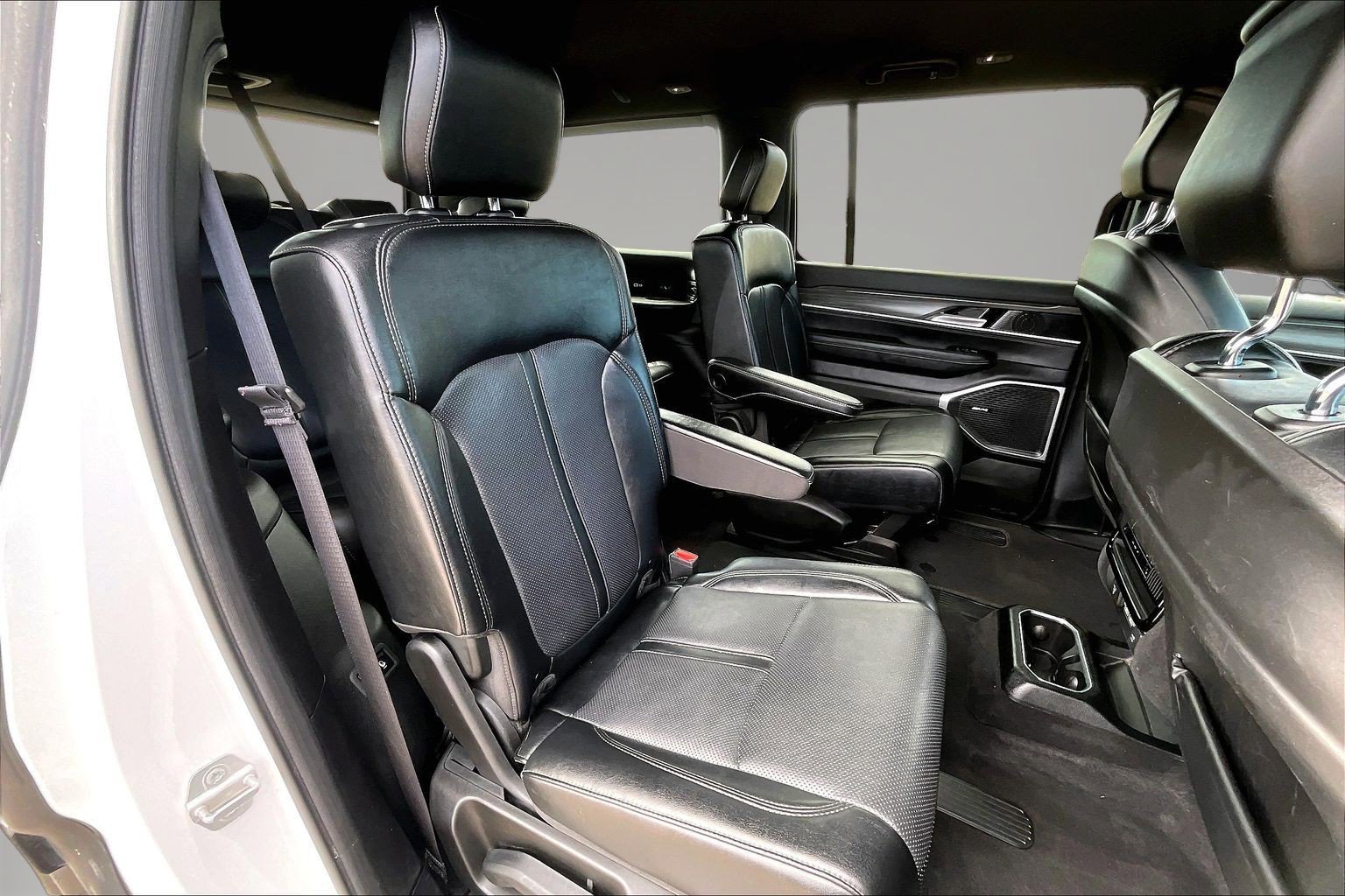 Used 2024 Jeep Wagoneer Series III AWD/4WD image 25