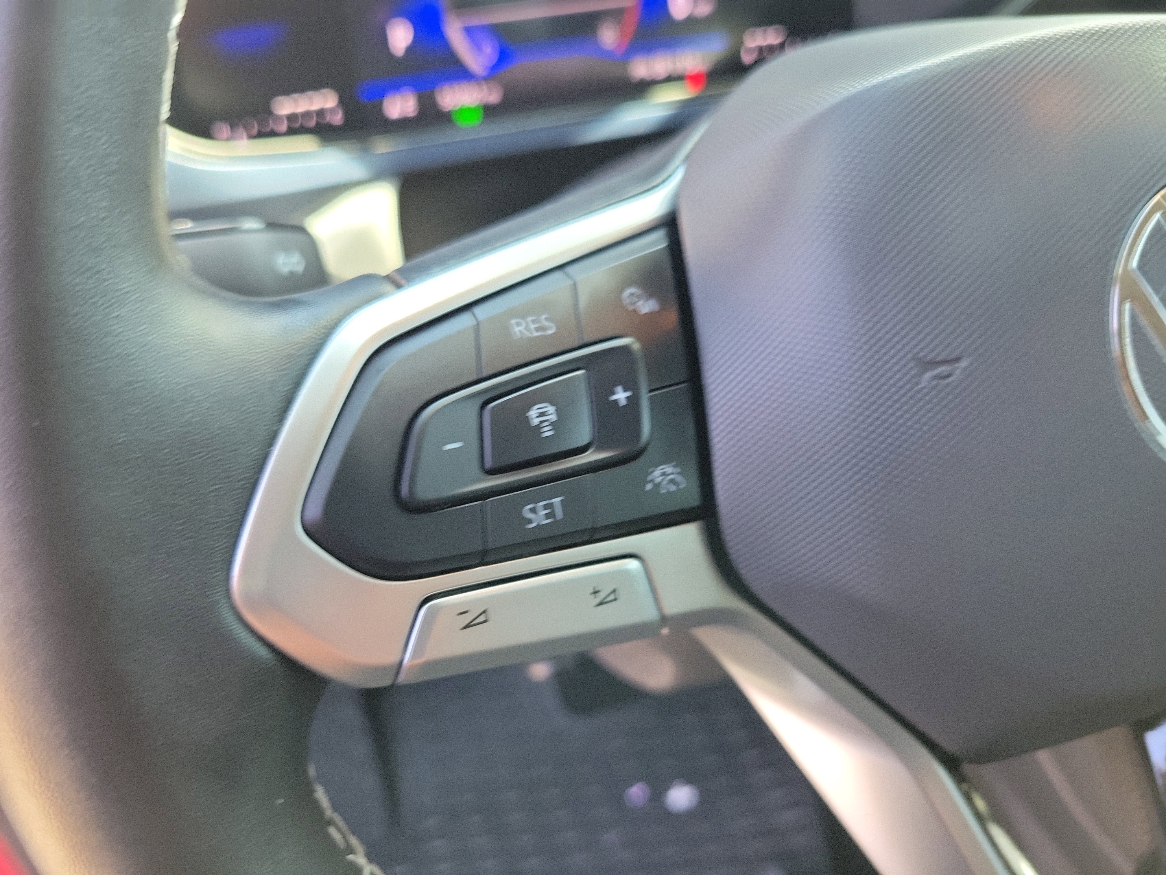 Used 2024 Volkswagen Taos SE FWD image 24