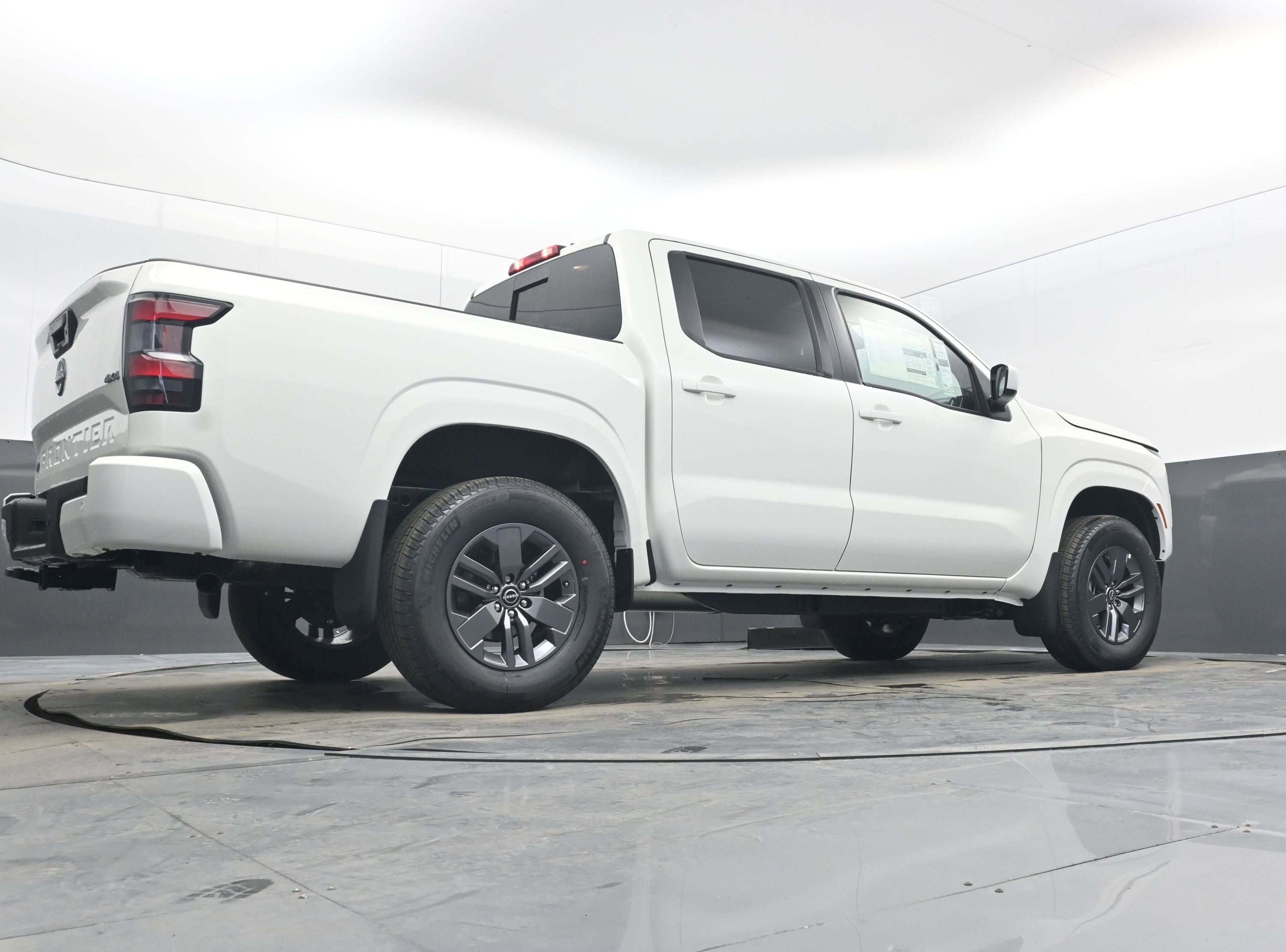 New 2026 Nissan Frontier SV w/ All-Weather Content Package AWD/4WD image 29