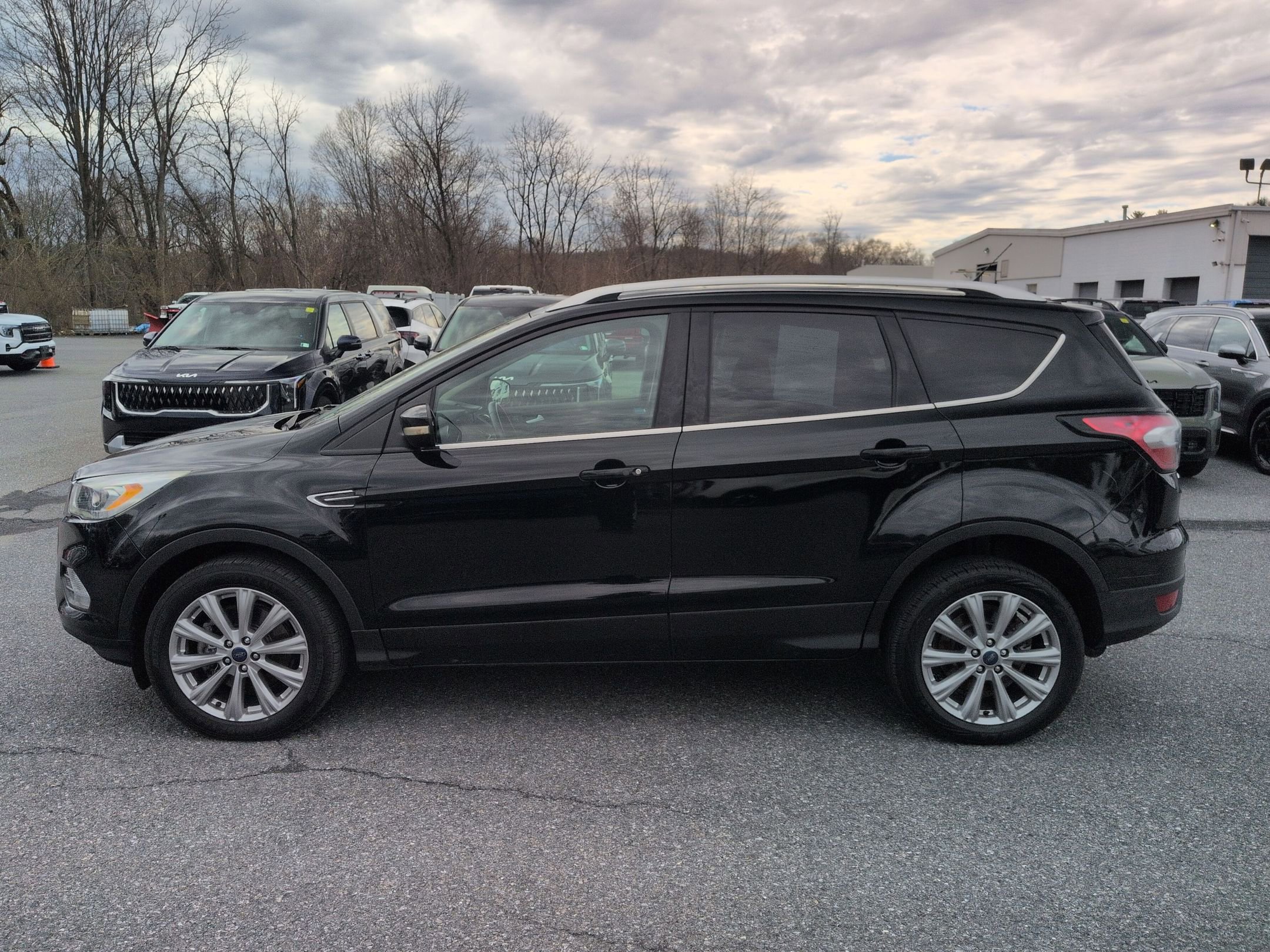Used 2017 Ford Escape Titanium image 8