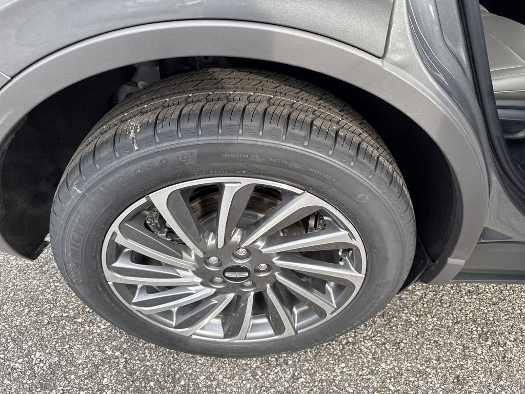 Used 2025 Lincoln Corsair Reserve w/ Equipment Group 202A image 18