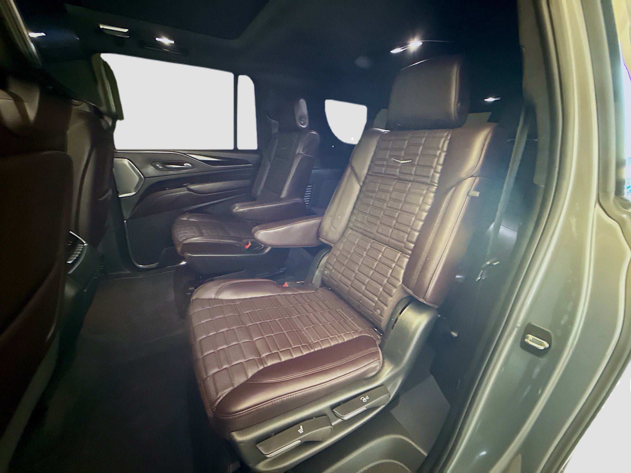 Used 2022 Cadillac Escalade ESV Sport Platinum w/ LPO, ONYX Package AWD/4WD image 27