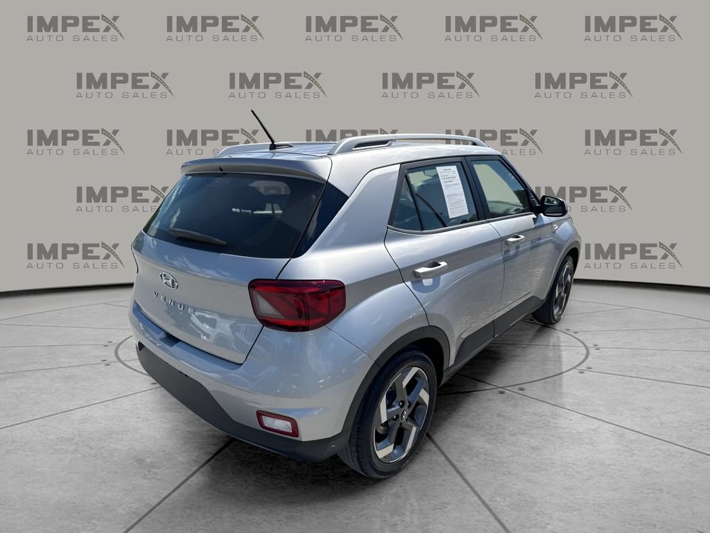 Used 2025 Hyundai Venue SEL FWD image 5
