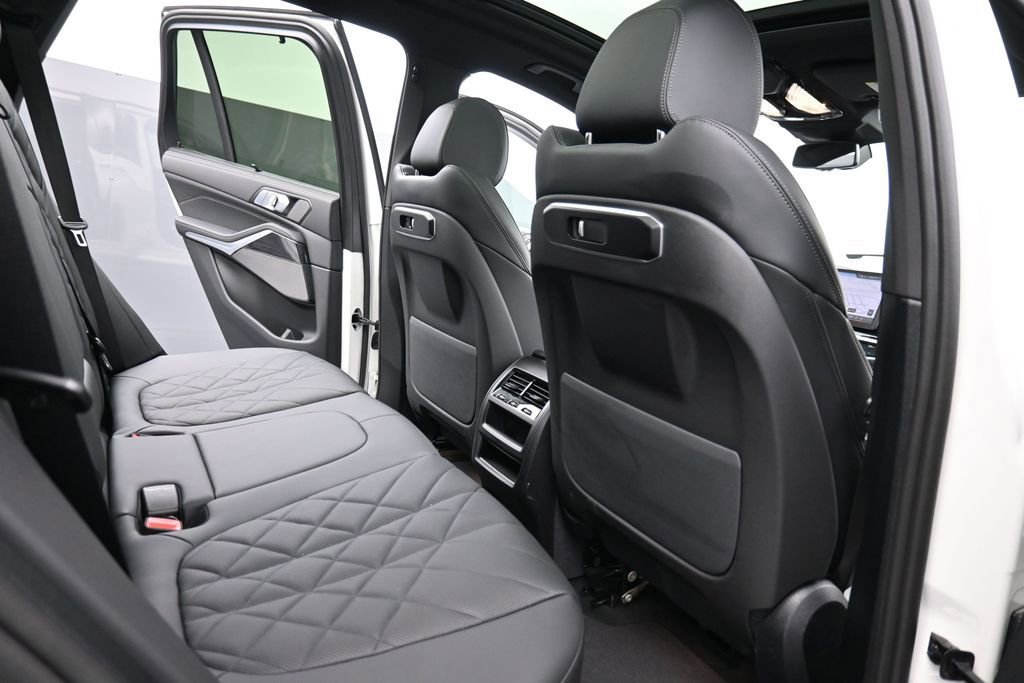 Used 2026 BMW X5 xDrive50e w/ M Sport Package AWD/4WD image 19
