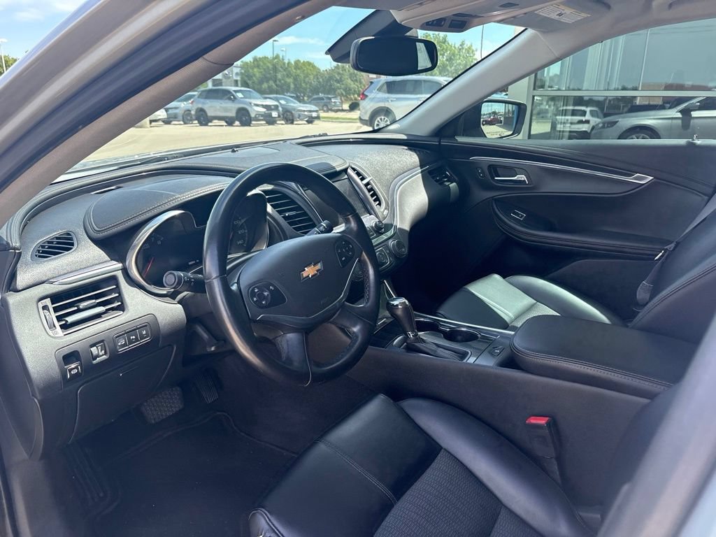 Used 2016 Chevrolet Impala LT w/ Convenience Package FWD image 10