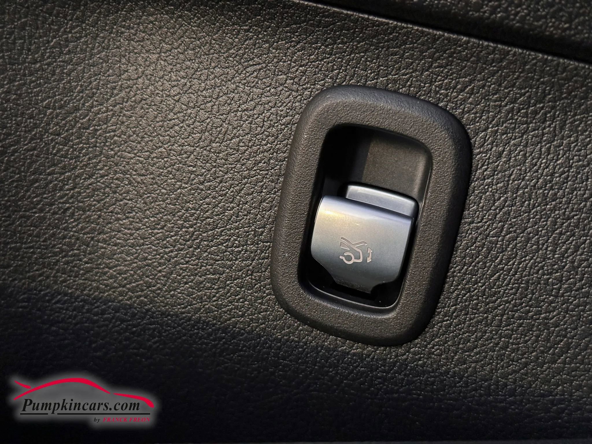 Used 2022 Mercedes-Benz C 300 4MATIC Sedan w/ Exclusive Trim Package image 47