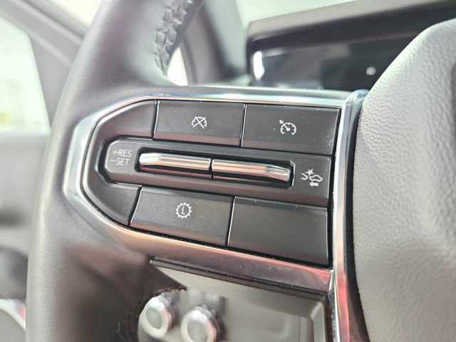 Used 2025 GMC Yukon Denali RWD image 23