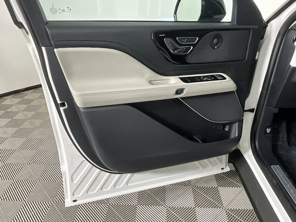 Used 2025 Lincoln Aviator 2WD w/ Equipment Group 101A image 19