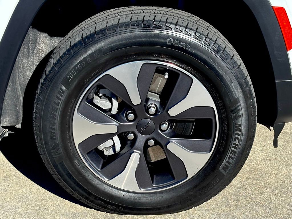 Used 2022 Jeep Grand Cherokee Limited 4xe image 32