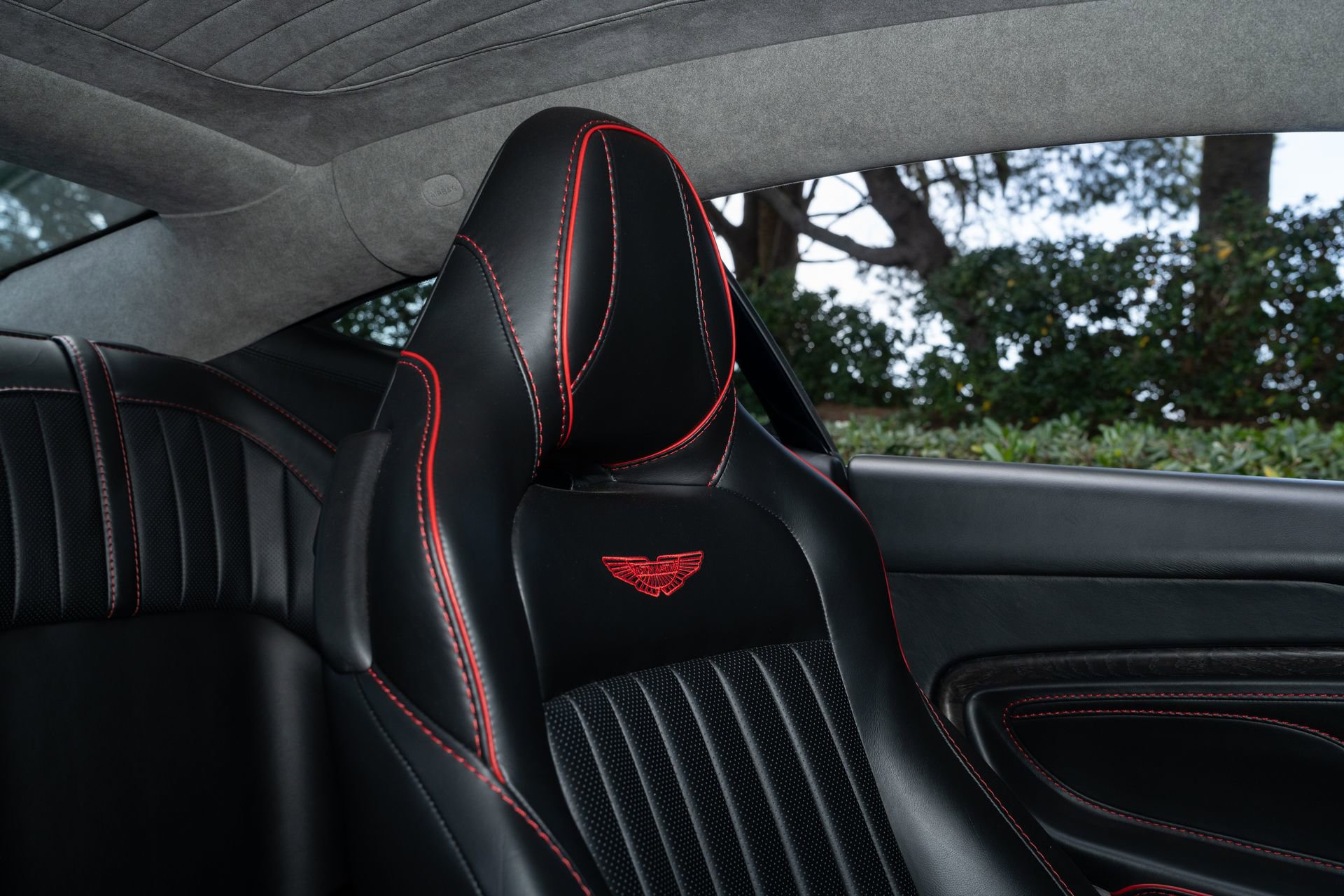 Used 2020 Aston Martin DBS Superleggera RWD image 22