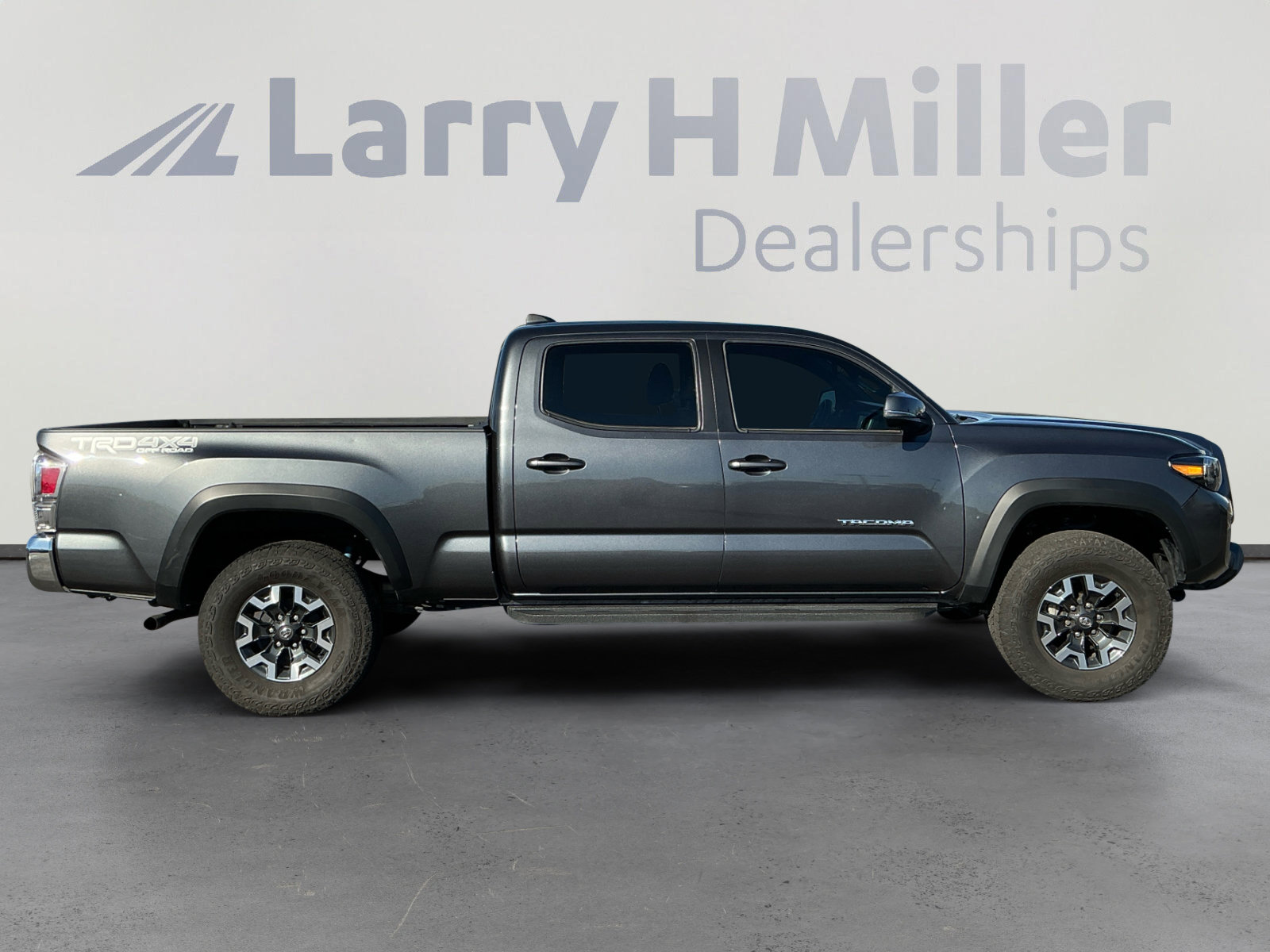 Used 2023 Toyota Tacoma TRD Off-Road image 6