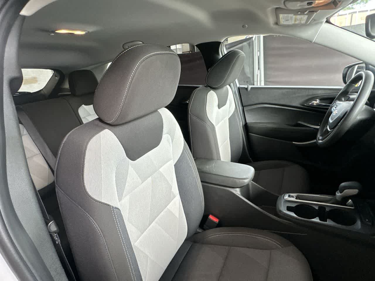 Used 2025 Chevrolet Trax LS FWD image 27